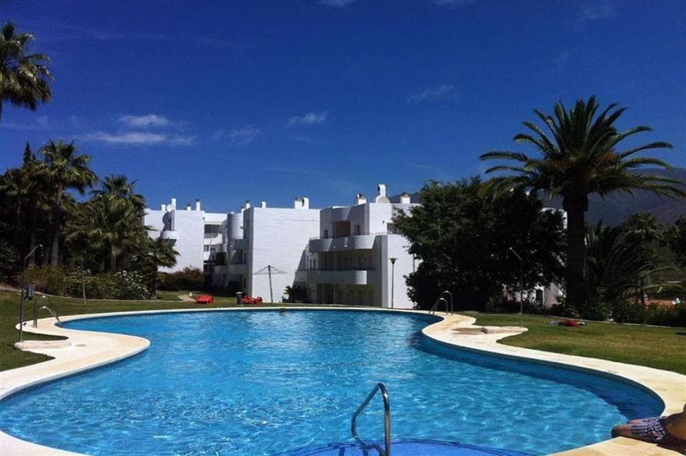 Apartamento Estepona Golf ภายนอก รูปภาพ