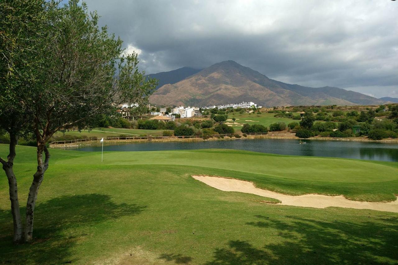 Apartamento Estepona Golf ภายนอก รูปภาพ